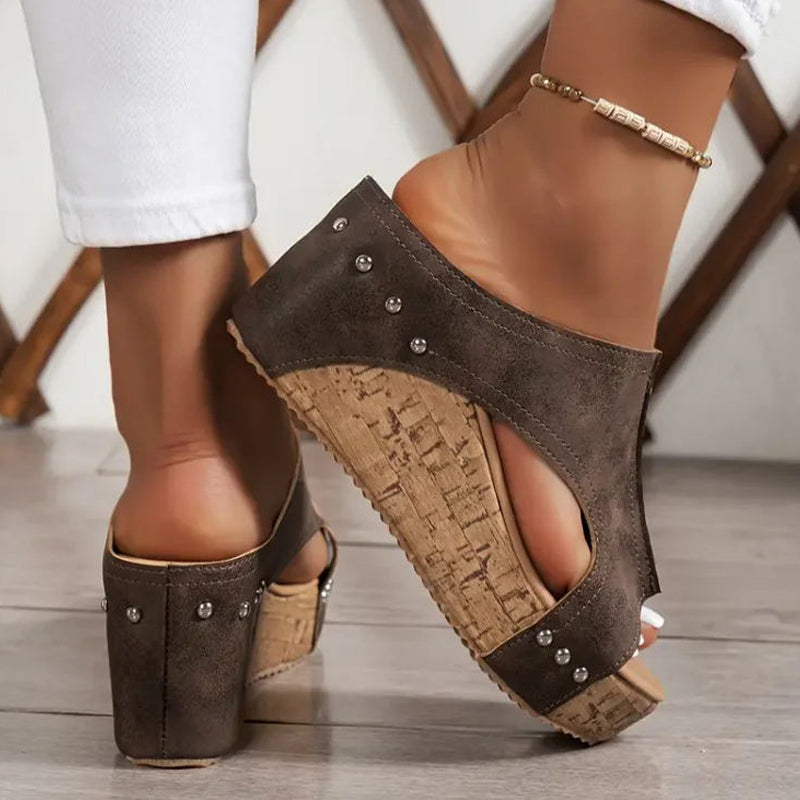 Aurora | Women’s wedge sandals with studs
