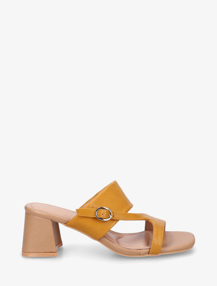 Plain sandals with an asymmetrical strap - Beige
