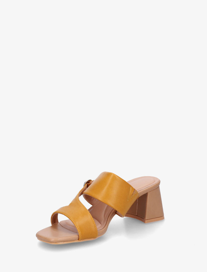 Plain sandals with an asymmetrical strap - Beige