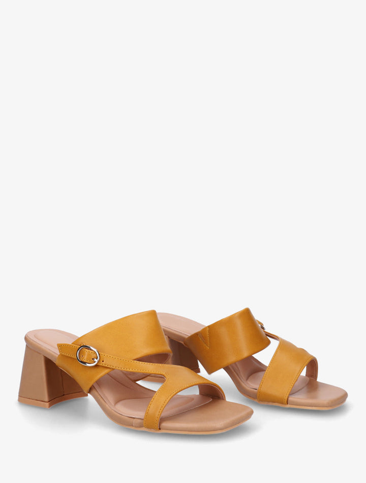 Plain sandals with an asymmetrical strap - Beige