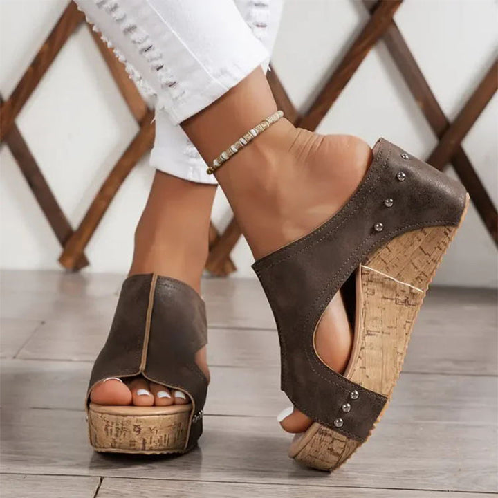 Aurora | Women’s wedge sandals with studs
